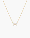 Collar Lotus, colgante en forma de loto con cinco piedras transparentes en talla marquesa engastadas en tono dorado, en cadena fina