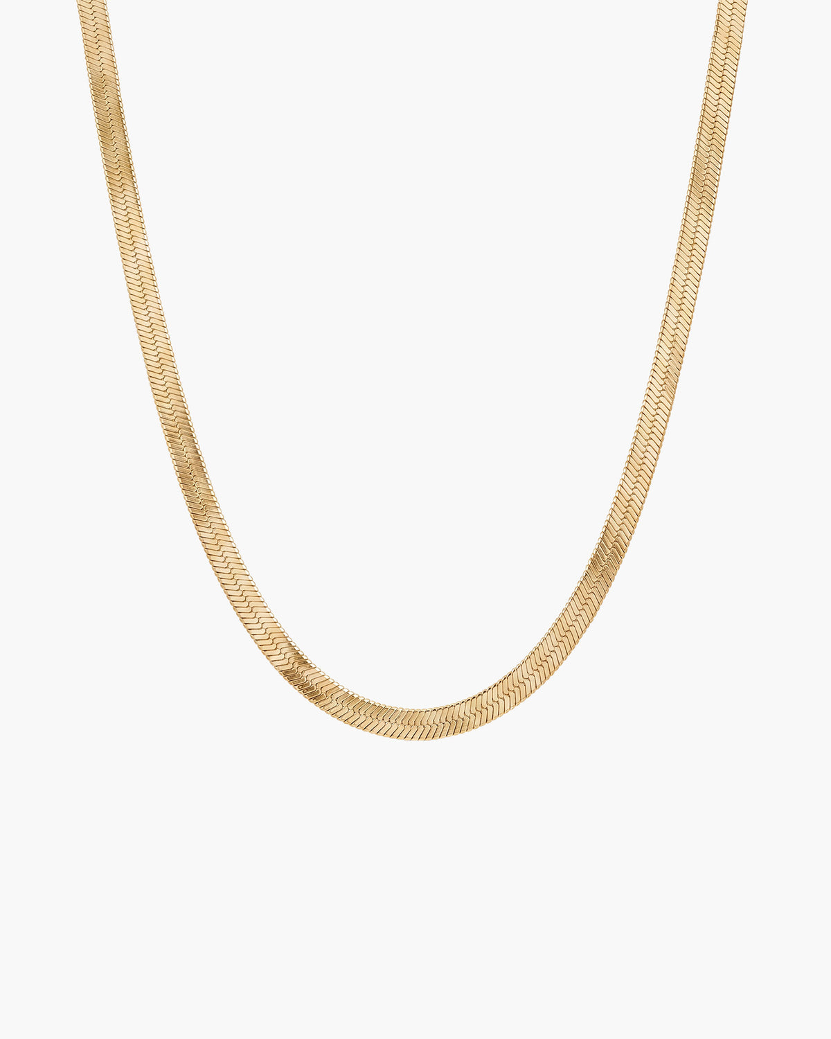Collar Viviana Snake, cadena snake plana de espiga en tono dorado, vista frontal sobre fondo blanco